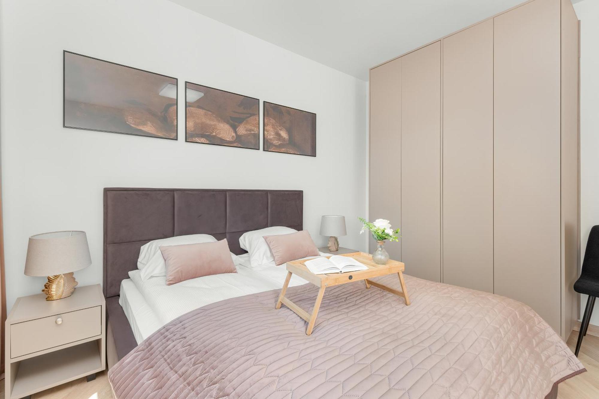 Luksusowy Z 4 Sypialniami, Klimatyzacja I Biurkiem W Gdansku By Renters *