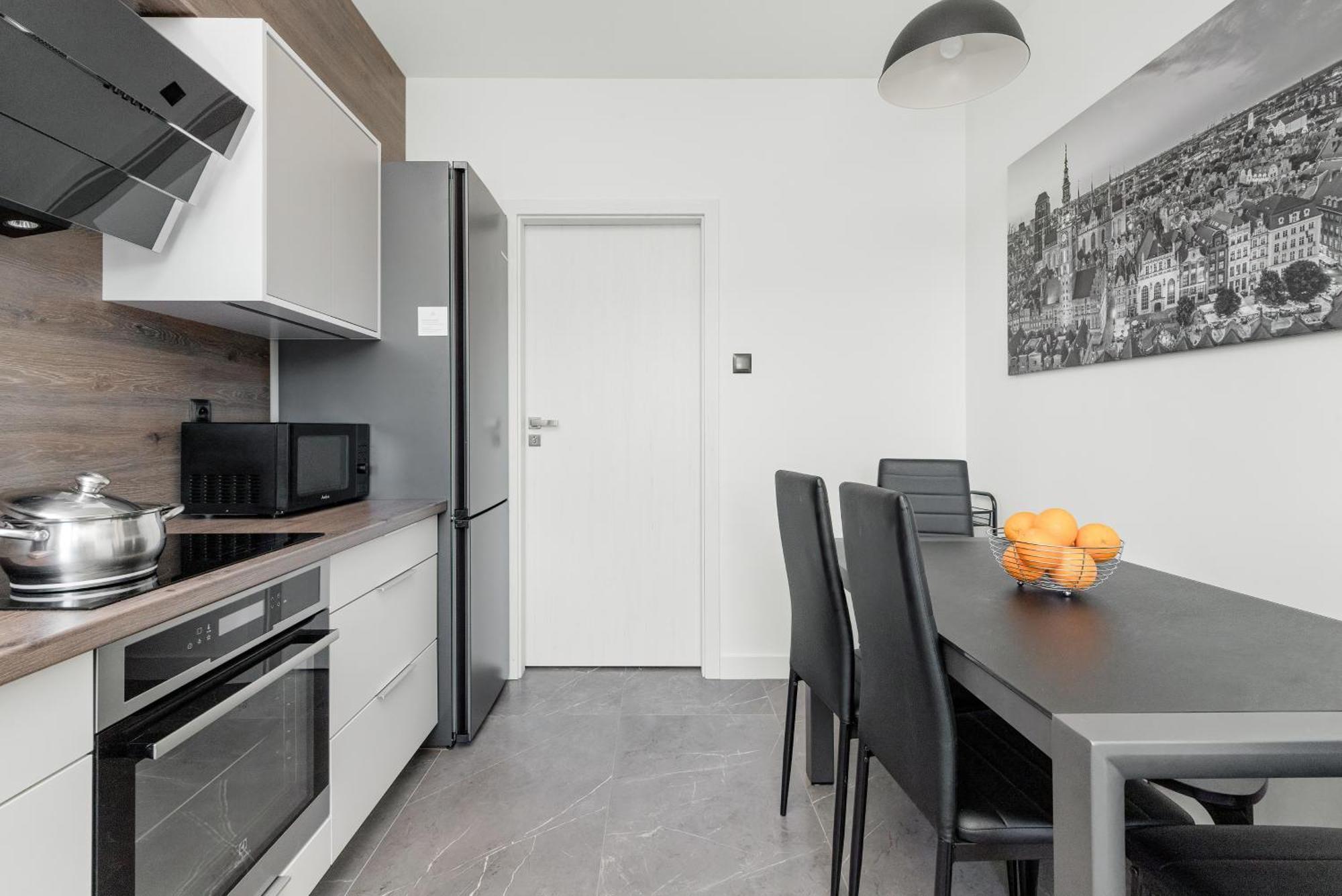 Luksusowy Z 4 Sypialniami, Klimatyzacja I Biurkiem W Gdansku By Renters * Gdańsk