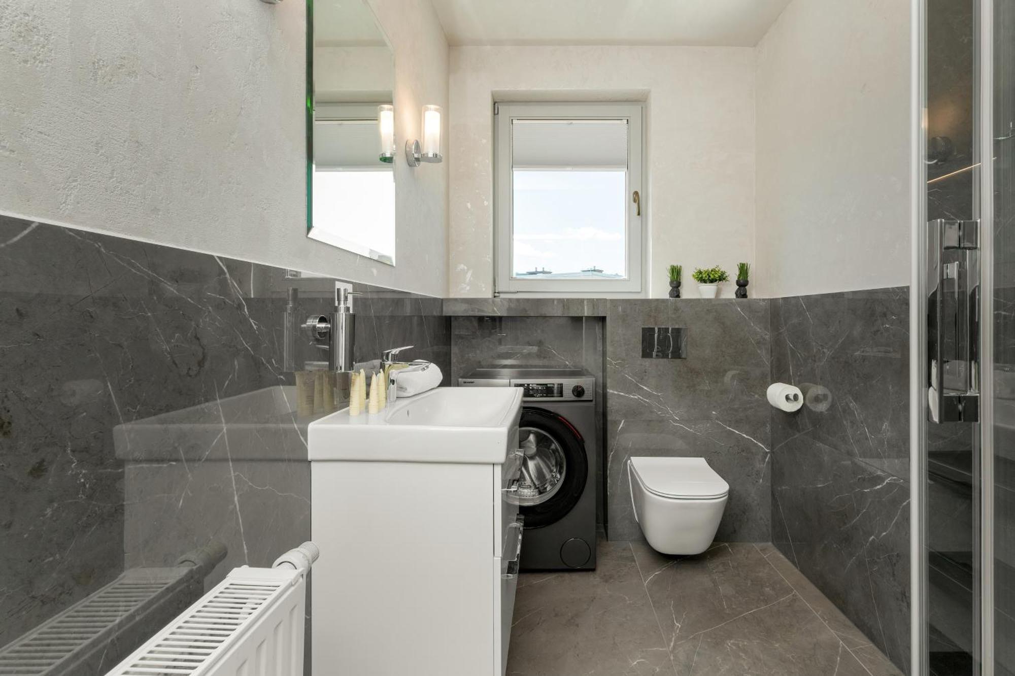 Leilighet Luksusowy Z 4 Sypialniami, Klimatyzacja I Biurkiem W Gdansku By Renters