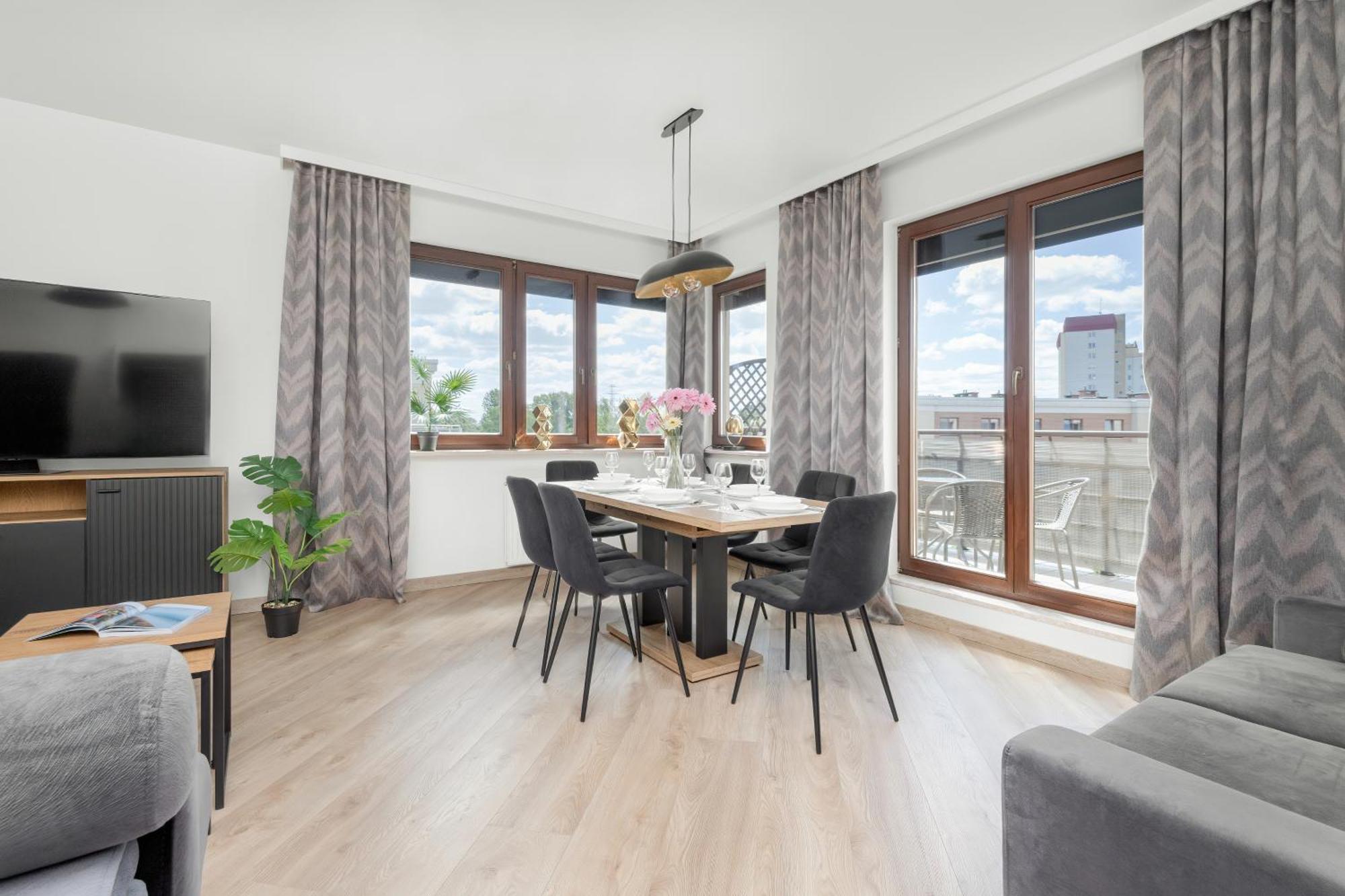 Luksusowy Z 4 Sypialniami, Klimatyzacja I Biurkiem W Gdansku By Renters Gdańsk